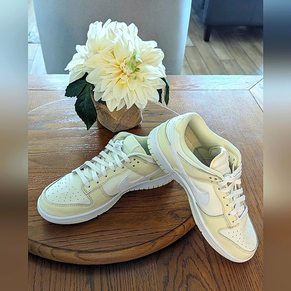 Nike Dunk Low - Picture 1 of 11